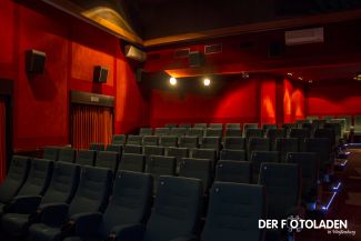 Kinosaal Camera mit Blick auf die Sitzreihen von vorne